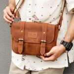 ARYA - Tas Selempang Bahu Laptop Kerja Pria Muat Laptop Kulit Sapi Asli - La vaches' Leather