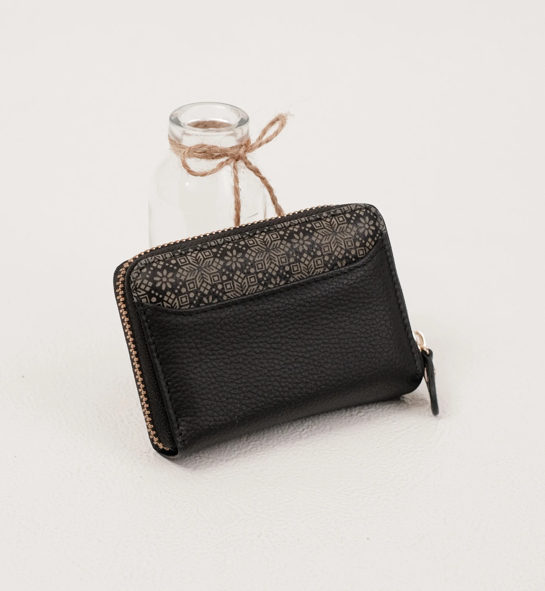 Seruni Card Holder
