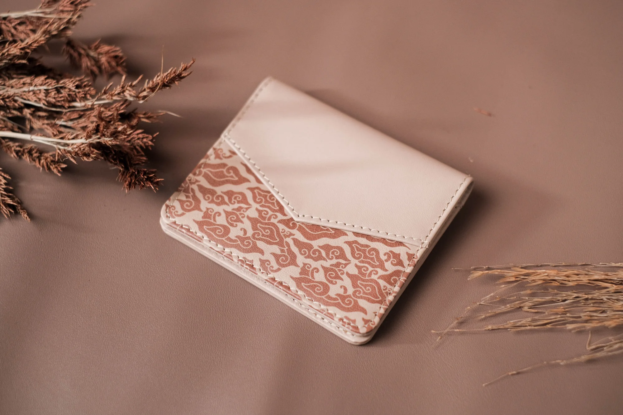Enzi Card Holder