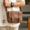 ARYA - Tas Selempang Bahu Laptop Kerja Pria Muat Laptop Kulit Sapi Asli - La vaches' Leather