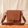 Mini Arjuna - Tas Selempang Bahu Mesengger untuk Pria Kulit Sapi Asli - La Vaches' Leather