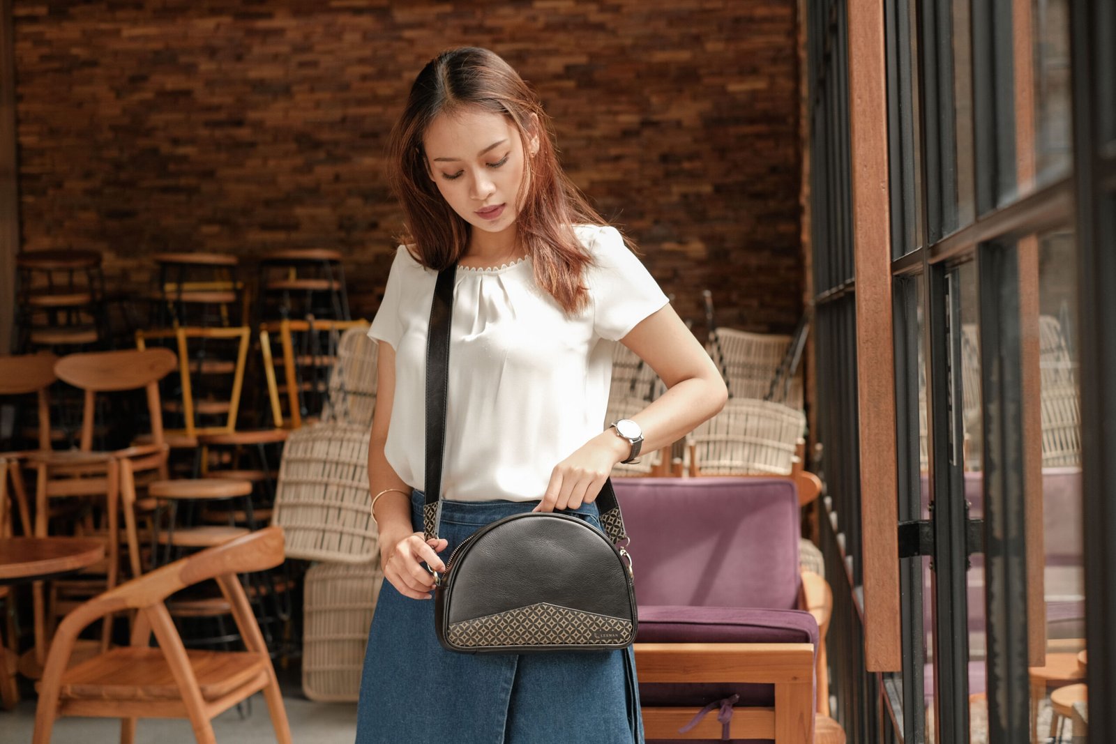 Tas selempang wanita oleh oleh malang tas kulit asli